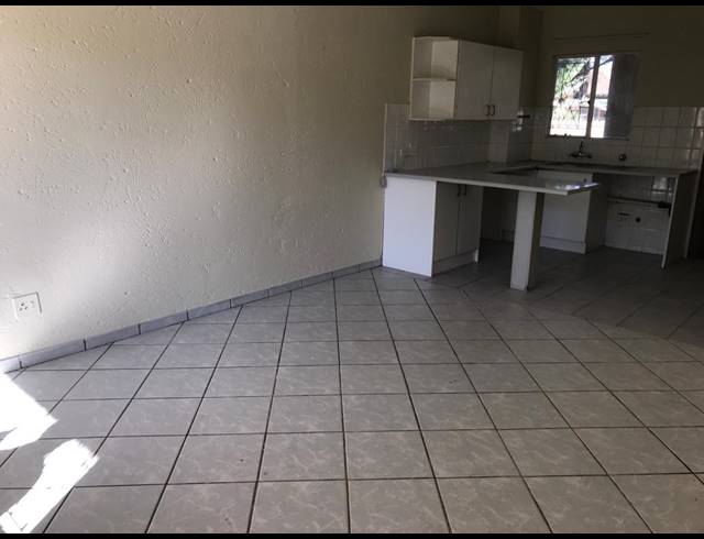 2 BEDROOM TOWNHOUSE RENTED IN GLEN MARAIS